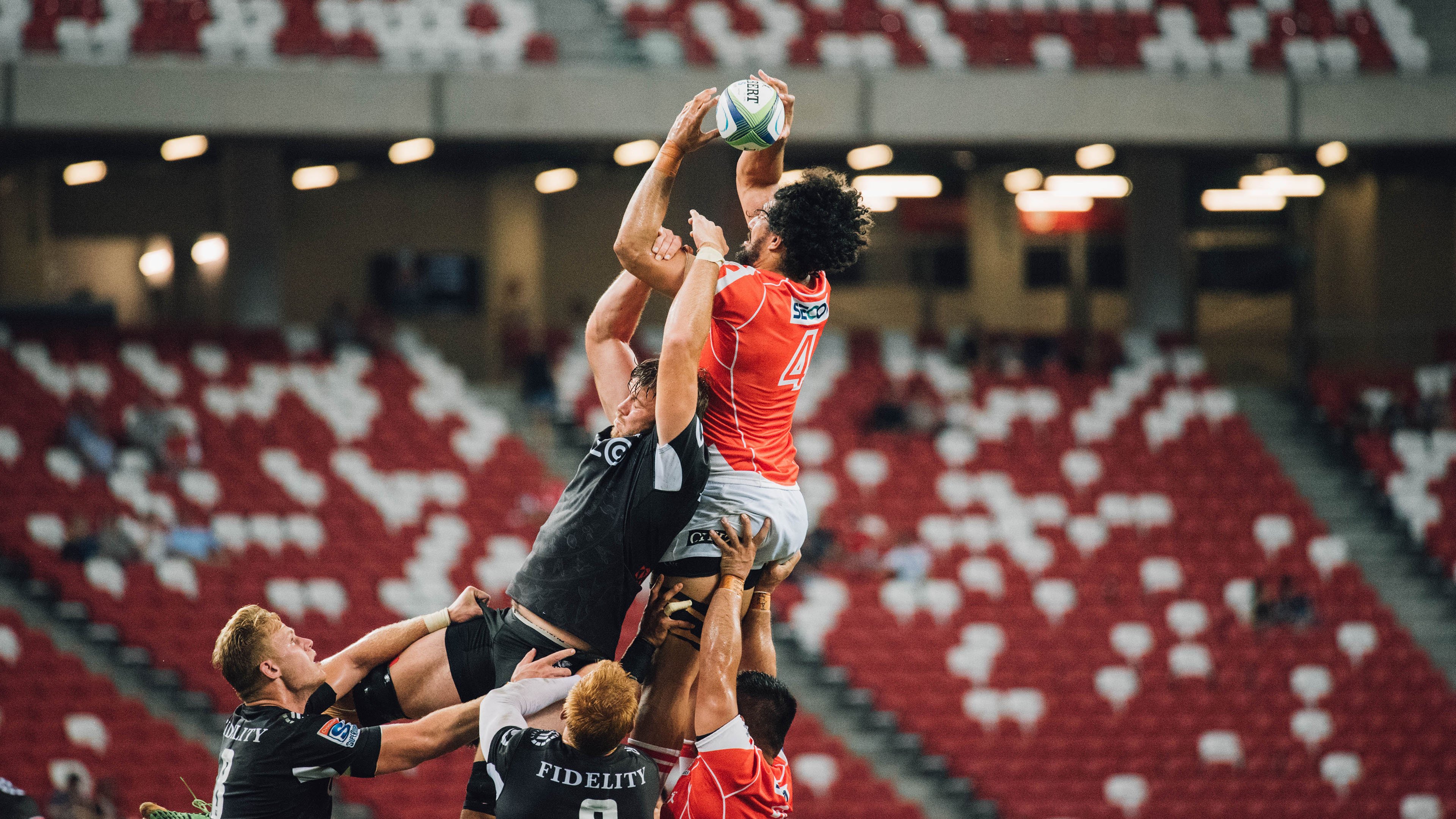 《比赛精彩瞬间：回顾年度最佳操作集锦》，竞赛精彩瞬间怎么写