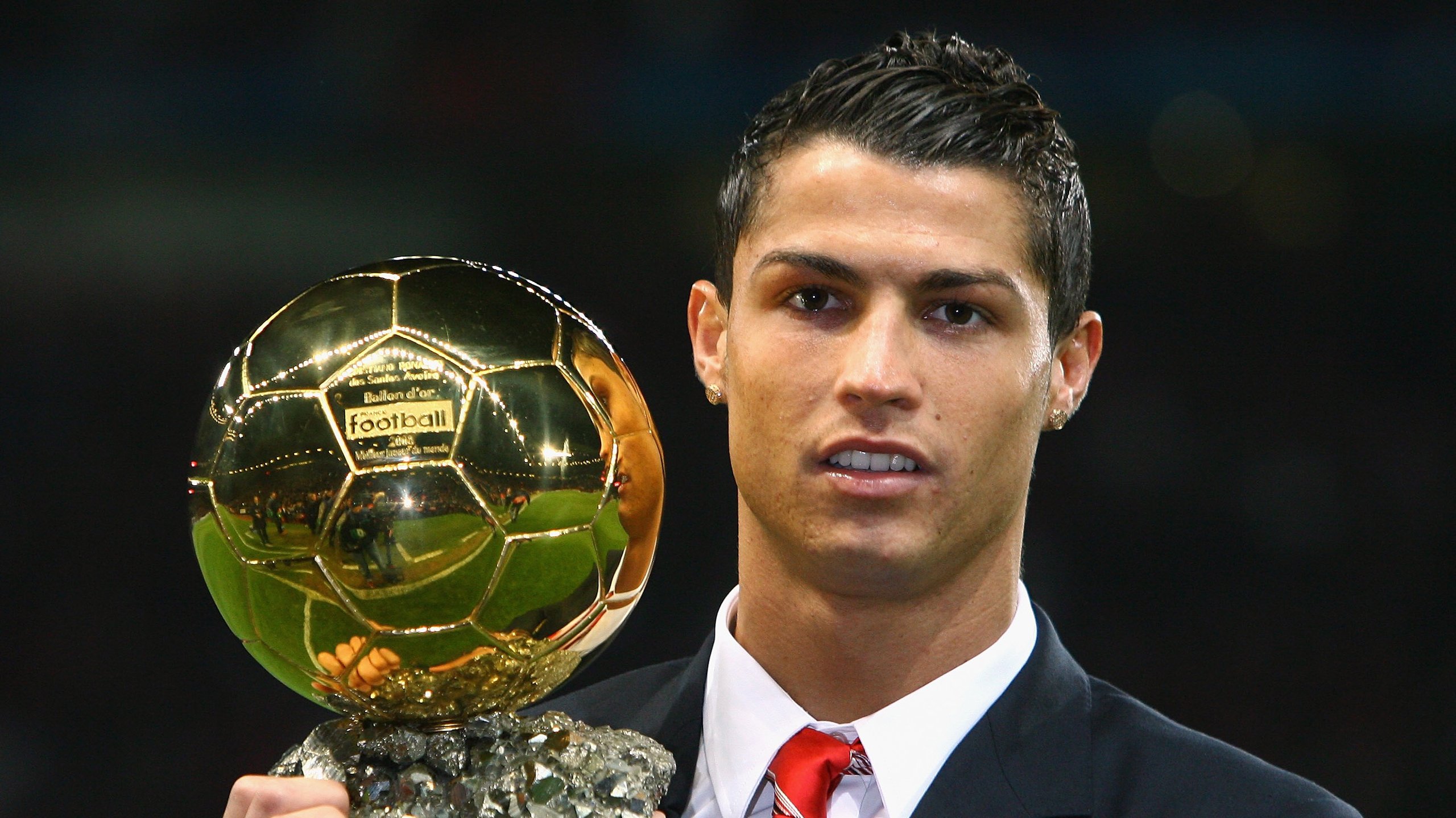 关键战里，他用多次“飞身封堵”拒绝对手“空中接力”！